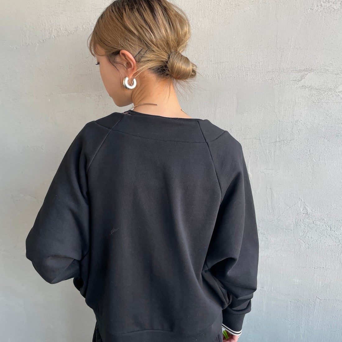 FRED PERRY [フレッドペリー] Vネックジップスルーカーディガン [G1151] 102 BLACK &&モデル身長：150cm 着用サイズ：10&&
