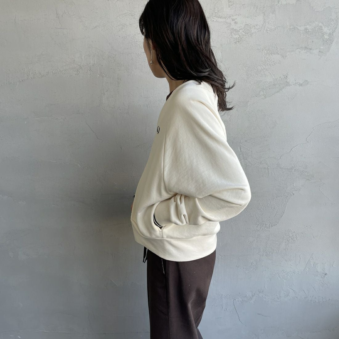 FRED PERRY [フレッドペリー] Vネックジップスルーカーディガン [G1151] 560 ECRU &&モデル身長：160cm 着用サイズ：10&&