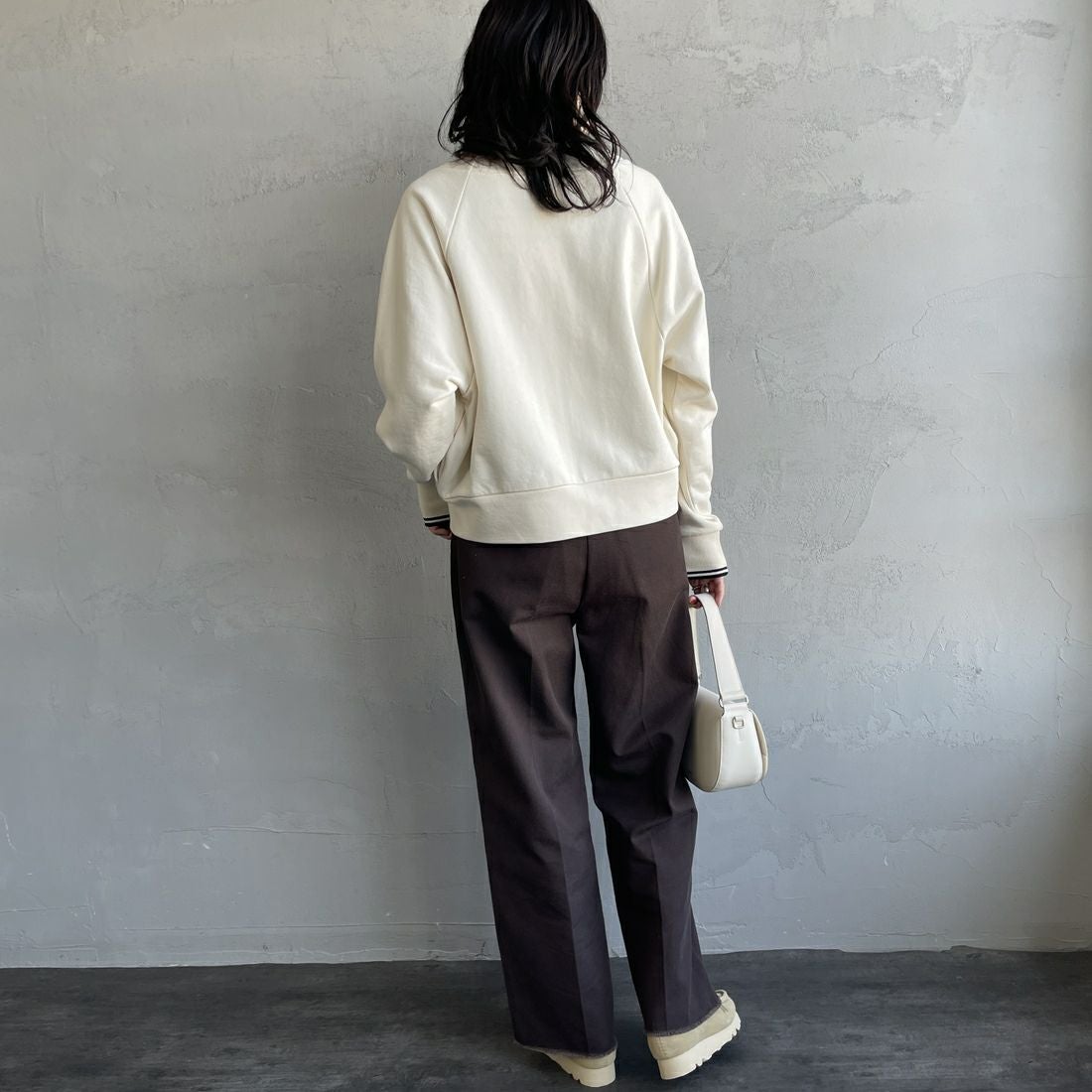 FRED PERRY [フレッドペリー] Vネックジップスルーカーディガン [G1151] 560 ECRU &&モデル身長：160cm 着用サイズ：10&&