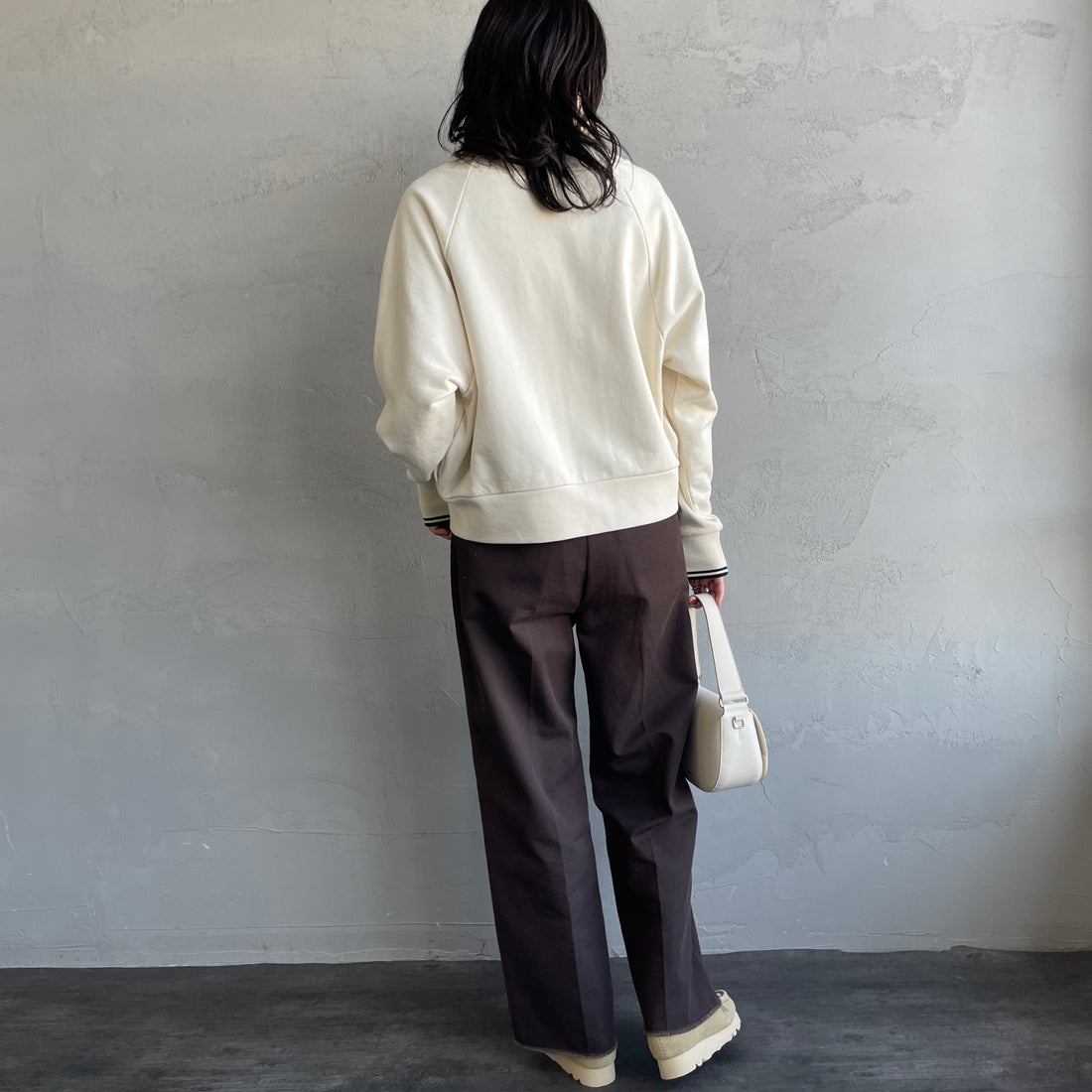FRED PERRY [フレッドペリー] Vネックジップスルーカーディガン [G1151] 560 ECRU &&モデル身長：160cm 着用サイズ：10&&