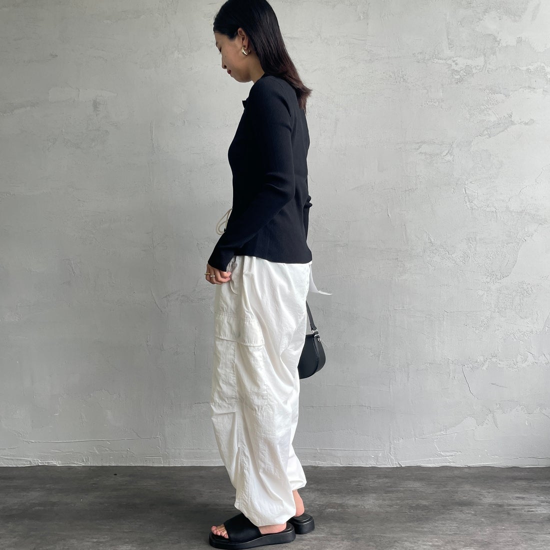 FRED PERRY [フレッドペリー] 別注 ワンポイントロゴ刺繍 リブニットポロシャツ [FPW-25A-009JF] BLK/SHADED &&モデル身長：163cm 着用サイズ：10&&