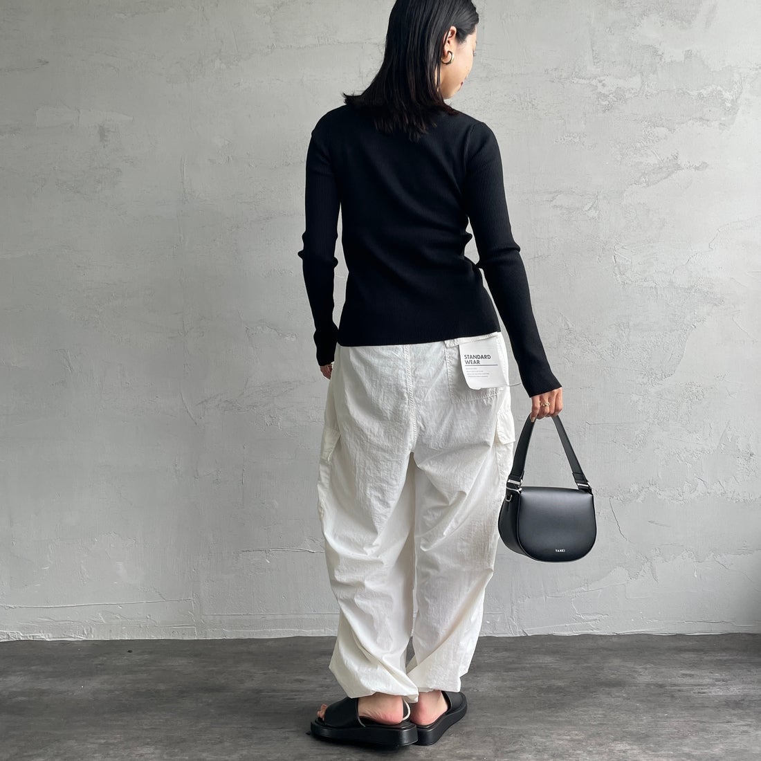 FRED PERRY [フレッドペリー] 別注 ワンポイントロゴ刺繍 リブニットポロシャツ [FPW-25A-009JF] BLK/SHADED &&モデル身長：163cm 着用サイズ：10&&