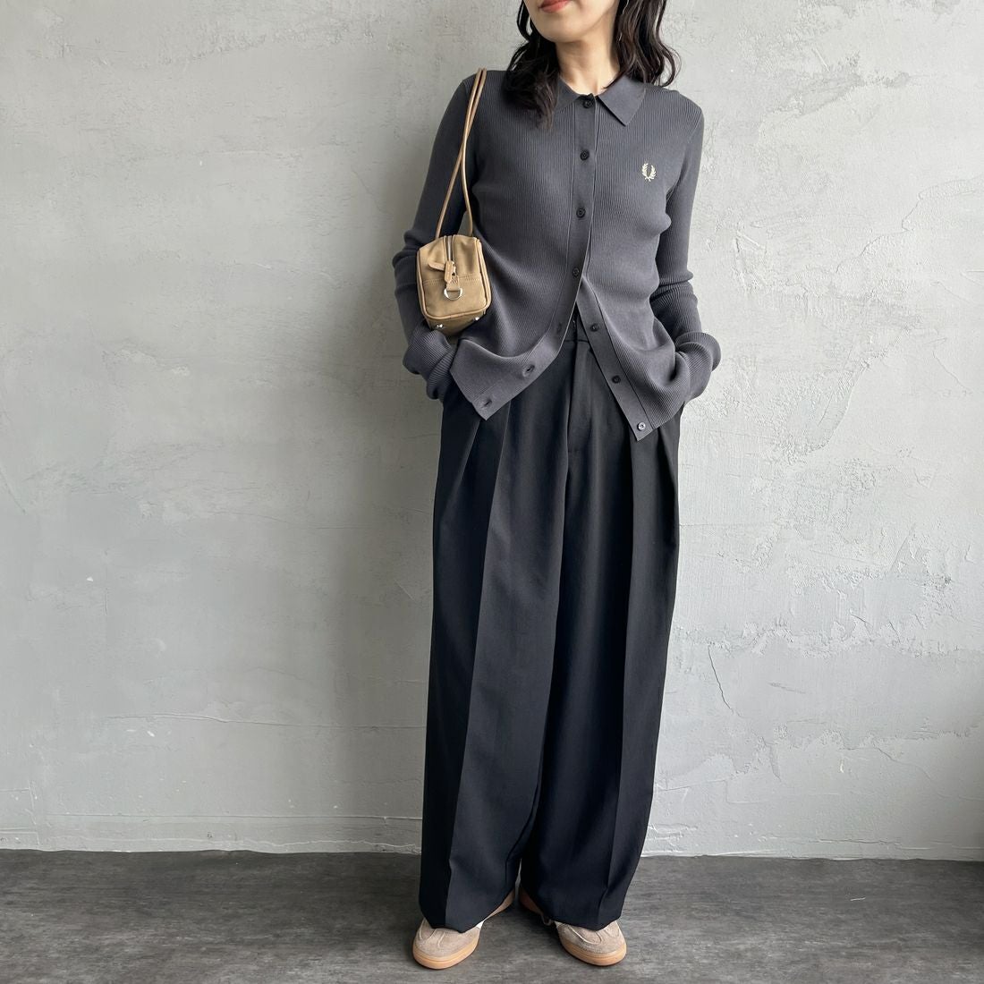 FRED PERRY [フレッドペリー] 別注 ワンポイントロゴ刺繍 リブニットポロシャツ [FPW-25A-009JF] ANCHOR/WAR &&モデル身長：160cm 着用サイズ：10&&