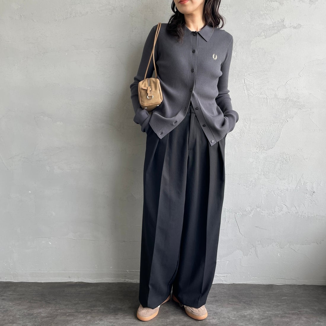 FRED PERRY [フレッドペリー] 別注 ワンポイントロゴ刺繍 リブニットポロシャツ [FPW-25A-009JF] ANCHOR/WAR &&モデル身長：160cm 着用サイズ：10&&