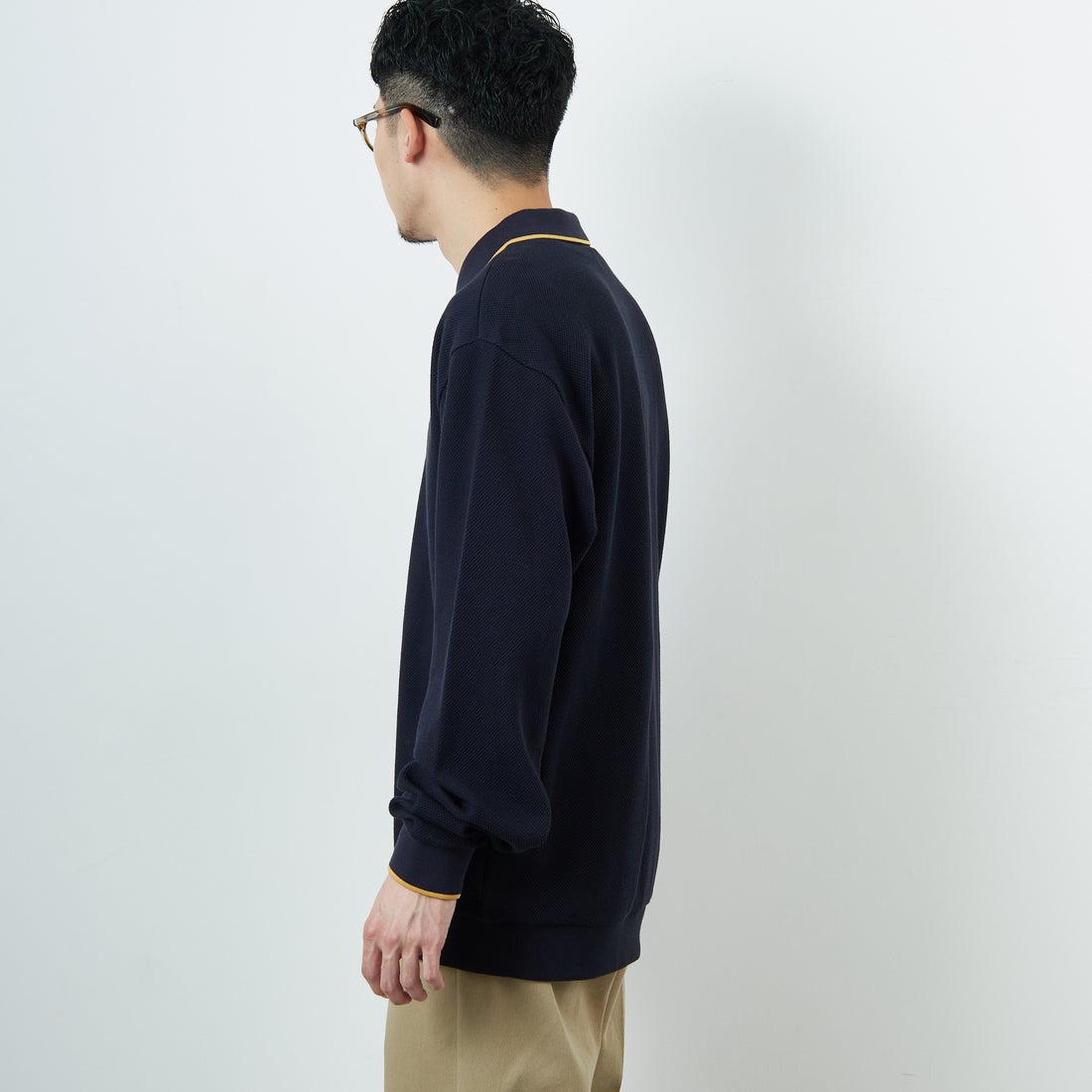 FRED PERRY [フレッドペリー] 別注 ワンポイントロゴ刺繍 ロングスリーブポロシャツ [FPM-25A-027JF] NVY/HONEYC &&モデル身長：168cm 着用サイズ：L&&