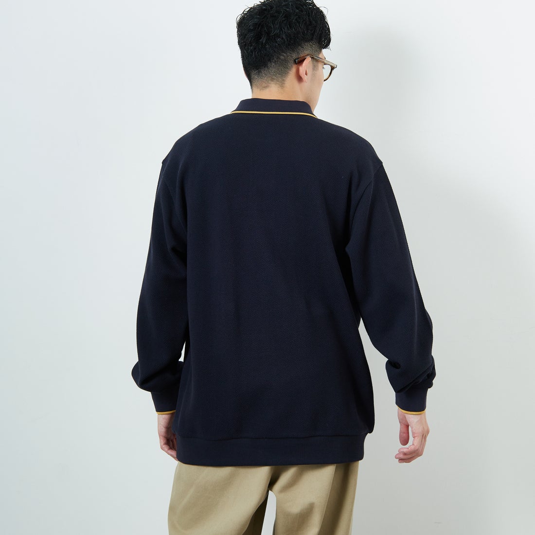 FRED PERRY [フレッドペリー] 別注 ワンポイントロゴ刺繍 ロングスリーブポロシャツ [FPM-25A-027JF] NVY/HONEYC &&モデル身長：168cm 着用サイズ：L&&