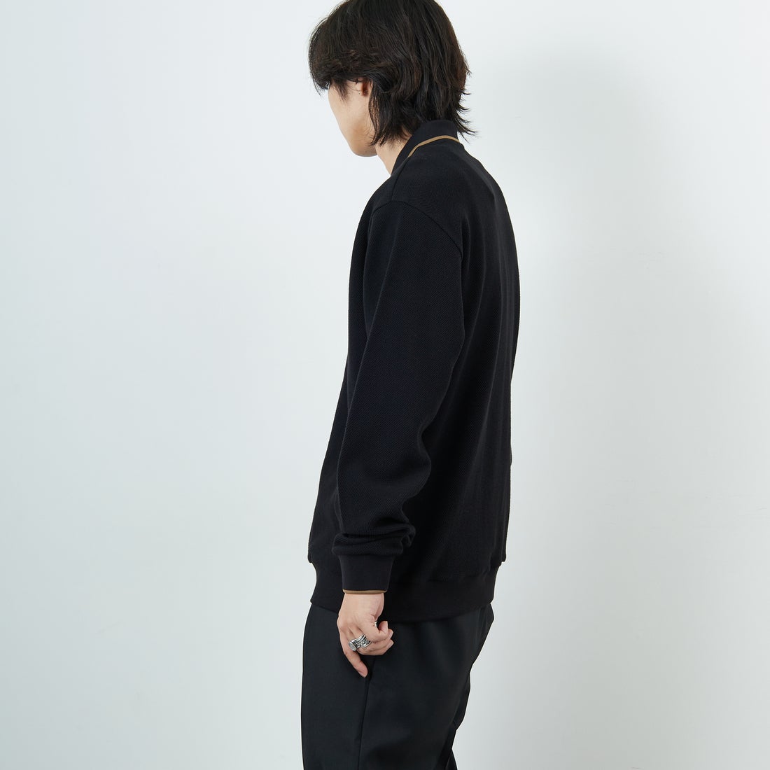 FRED PERRY [フレッドペリー] 別注 ワンポイントロゴ刺繍 ロングスリーブポロシャツ [FPM-25A-027JF] BLK/SHADED &&モデル身長：179cm 着用サイズ：L&&