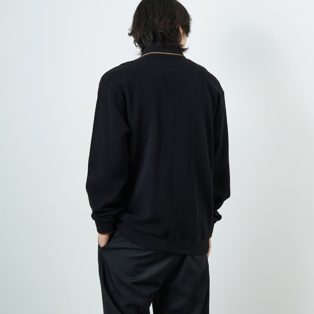 FRED PERRY [フレッドペリー] 別注 ワンポイントロゴ刺繍 ロングスリーブポロシャツ [FPM-25A-027JF] BLK/SHADED &&モデル身長：179cm 着用サイズ：L&&