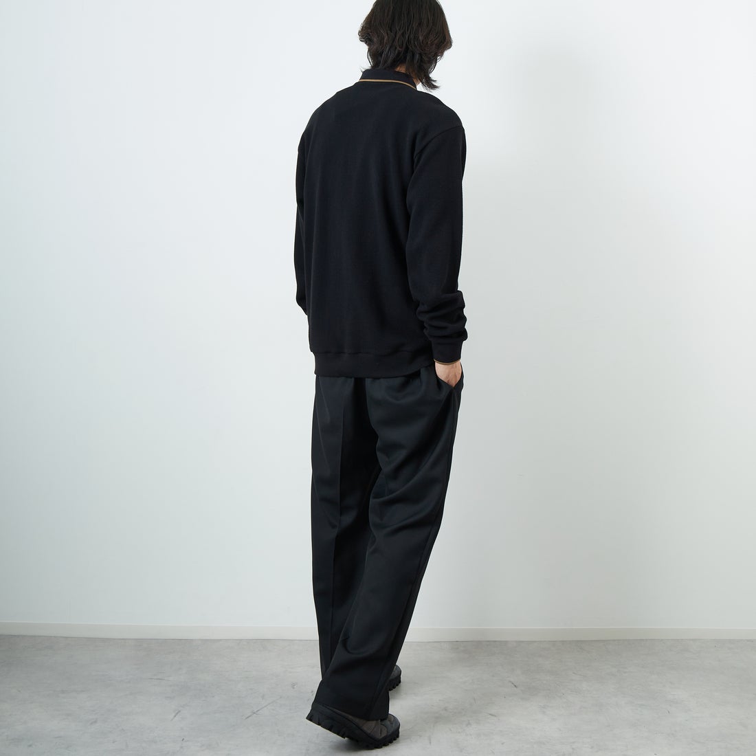 FRED PERRY [フレッドペリー] 別注 ワンポイントロゴ刺繍 ロングスリーブポロシャツ [FPM-25A-027JF] BLK/SHADED &&モデル身長：179cm 着用サイズ：L&&