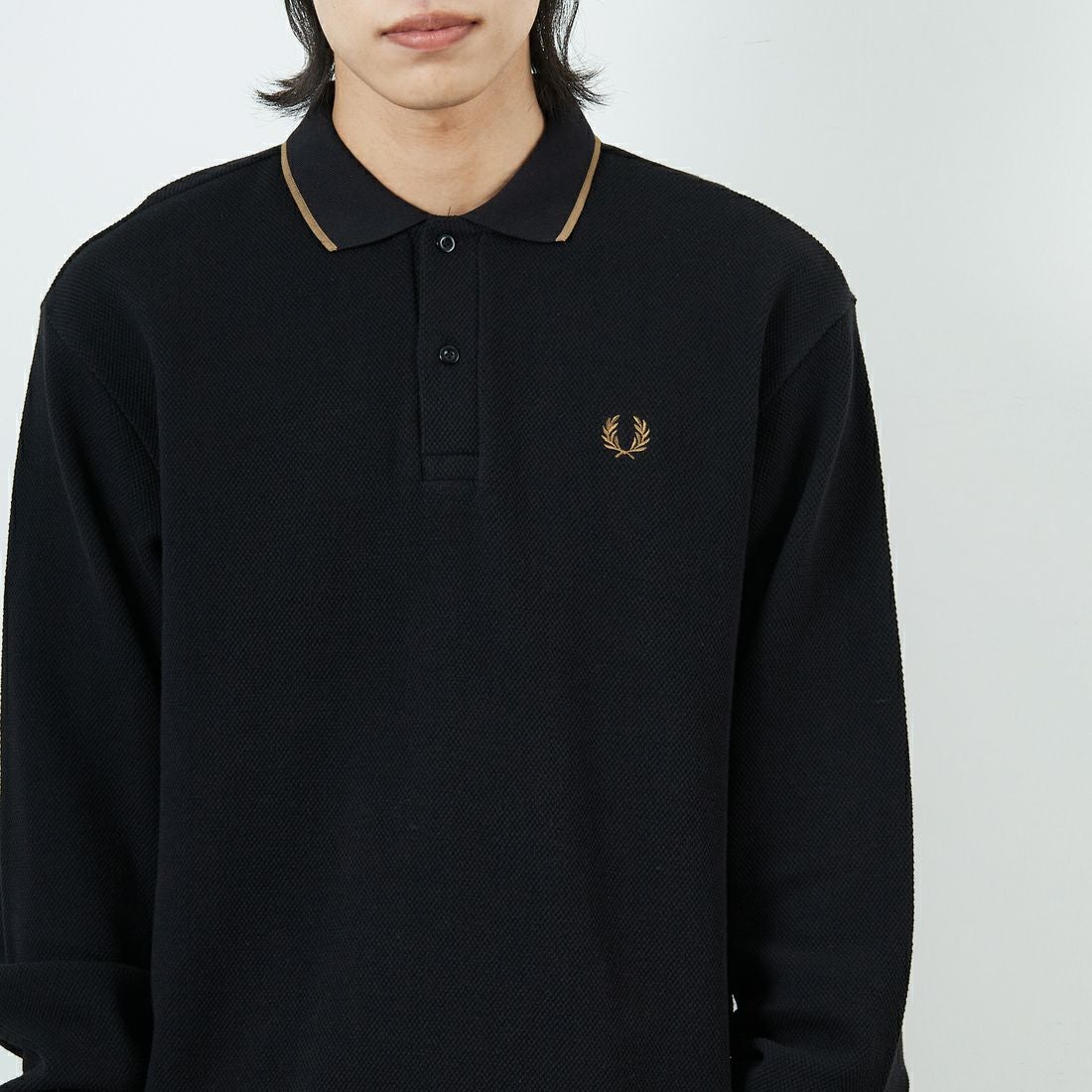 FRED PERRY [フレッドペリー] 別注 ワンポイントロゴ刺繍 ロングスリーブポロシャツ [FPM-25A-027JF] BLK/SHADED &&モデル身長：179cm 着用サイズ：L&&