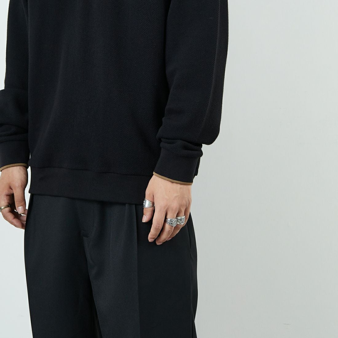 FRED PERRY [フレッドペリー] 別注 ワンポイントロゴ刺繍 ロングスリーブポロシャツ [FPM-25A-027JF] BLK/SHADED &&モデル身長：179cm 着用サイズ：L&&