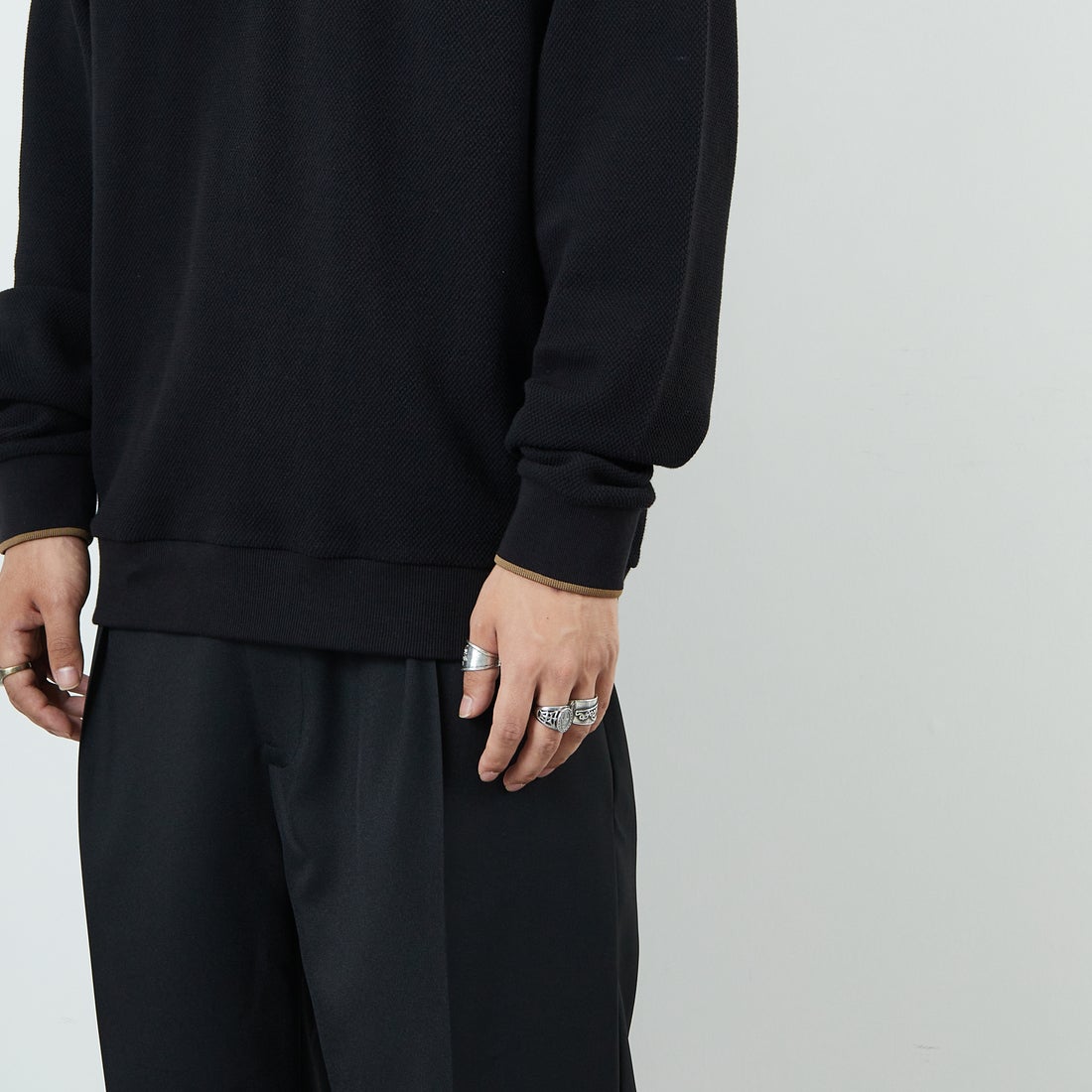 FRED PERRY [フレッドペリー] 別注 ワンポイントロゴ刺繍 ロングスリーブポロシャツ [FPM-25A-027JF] BLK/SHADED &&モデル身長：179cm 着用サイズ：L&&