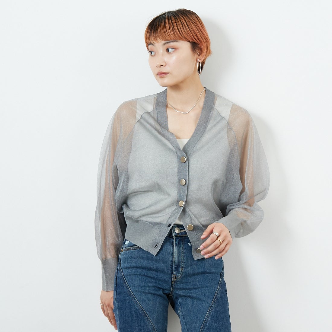 Jeans Factory Clothes [ジーンズファクトリークローズ] ラメシアーVネックカーディガン [11255816] ﾐﾃﾞｨｱﾑｸﾞﾚｰ &&モデル身長：160cm 着用サイズ：F&&