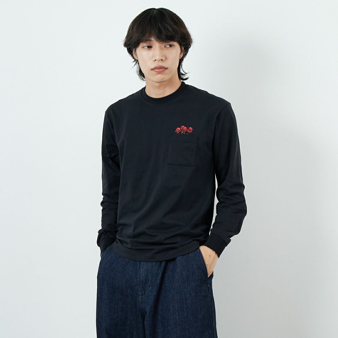 THE NORTH FACE [ザ ノースフェイス] ロングスリーブ フラッシュドライフラワーロゴTシャツ [NT82535] K &&モデル身長：179cm 着用サイズ：34&&