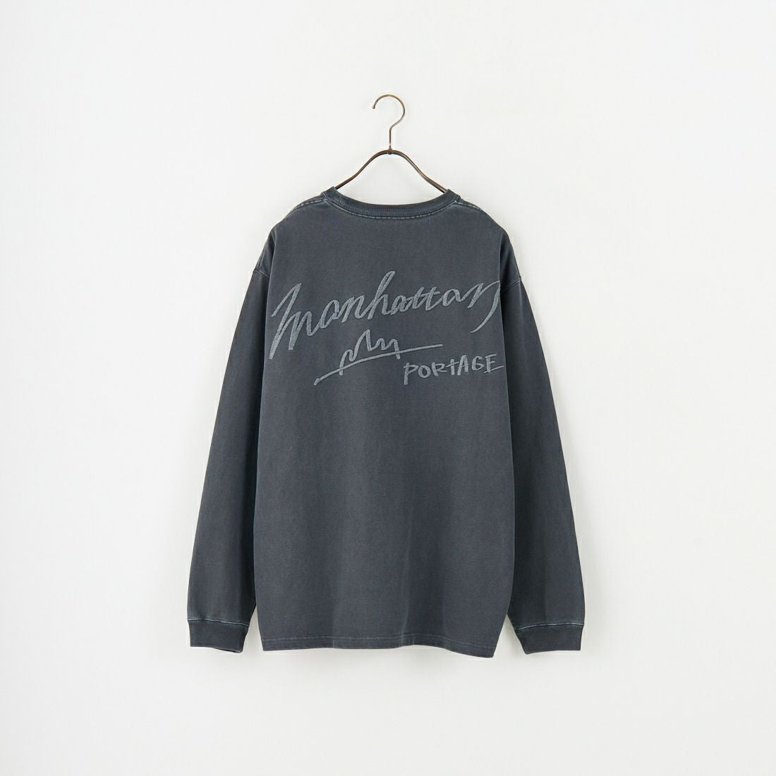 MANHATTAN PORTAGE [マンハッタンポーテージ] 別注 手書き風バックプリント ロングスリーブTシャツ [25FWMP-IN76-JF] CHARCOAL