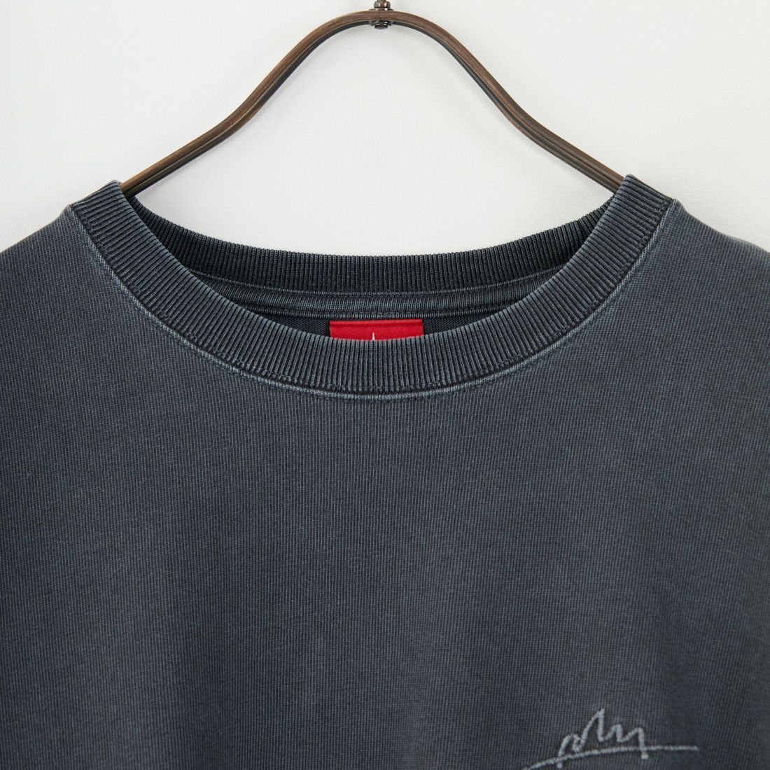 MANHATTAN PORTAGE [マンハッタンポーテージ] 別注 手書き風バックプリント ロングスリーブTシャツ [25FWMP-IN76-JF] CHARCOAL