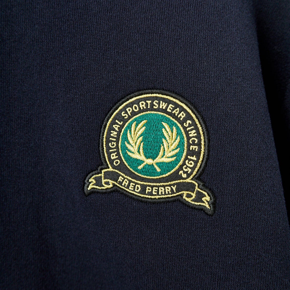 FRED PERRY [フレッドペリー] テニスバッジ クルーネックスウェット [M1751] 608 NAVY