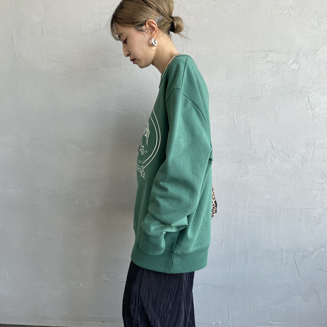 FRED PERRY [フレッドペリー] Chosen by Champions クルーネックスウェット [M1605] Z18 SPORT &&モデル身長：150cm 着用サイズ：S&&