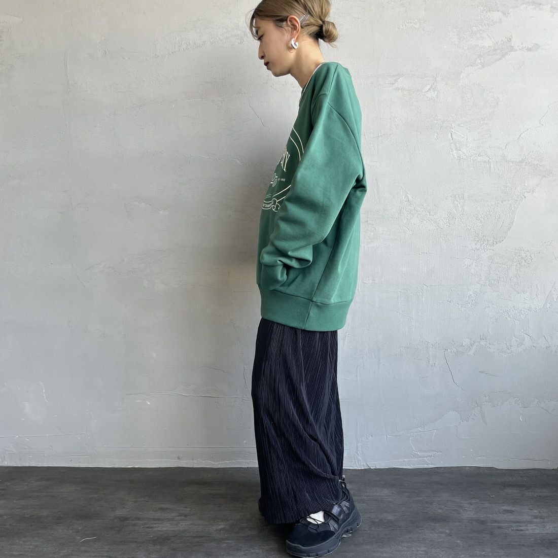 FRED PERRY [フレッドペリー] Chosen by Champions クルーネックスウェット [M1605] Z18 SPORT &&モデル身長：150cm 着用サイズ：S&&