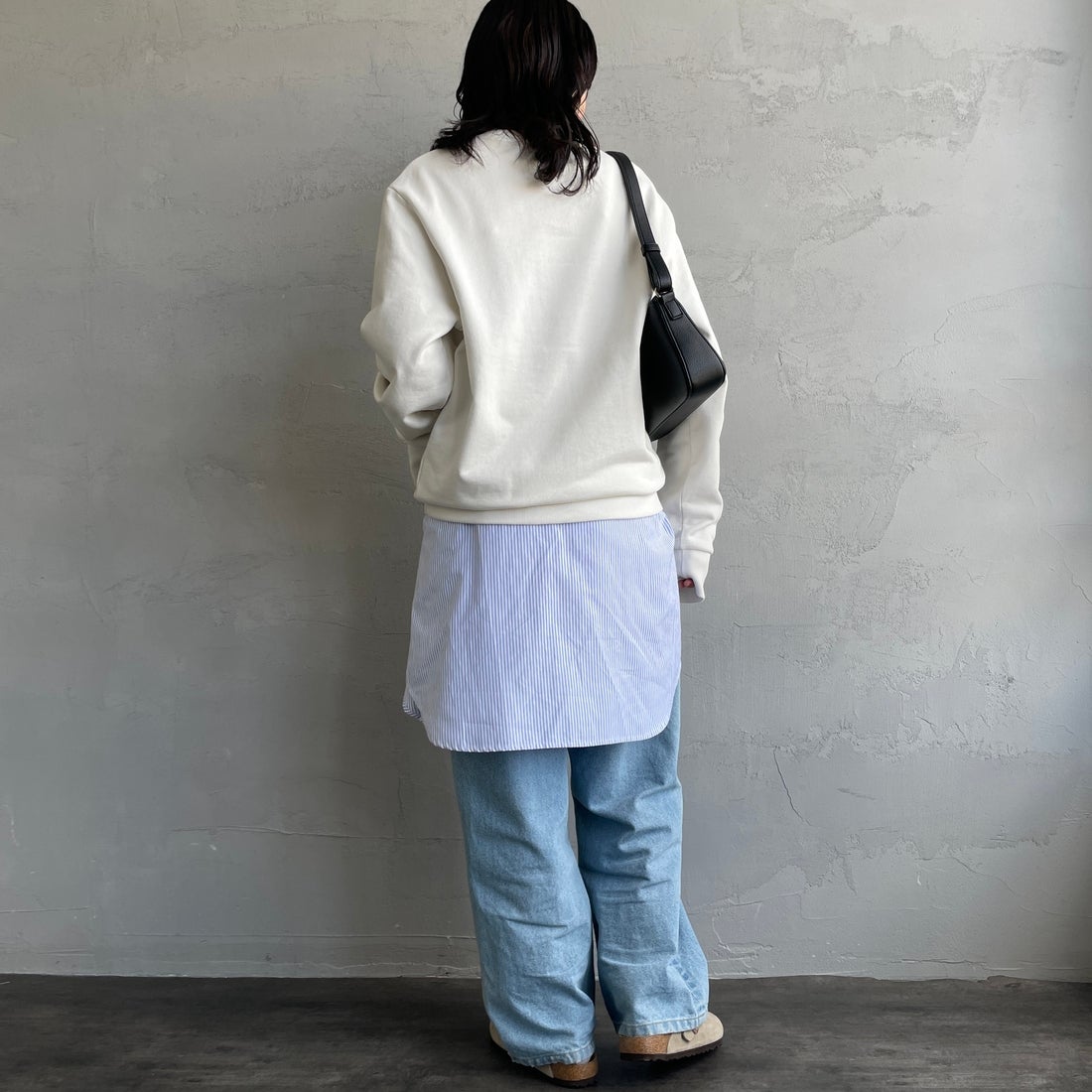 FRED PERRY [フレッドペリー] Chosen by Champions クルーネックスウェット [M1605] 129 SNOW W &&モデル身長：160cm 着用サイズ：S&&