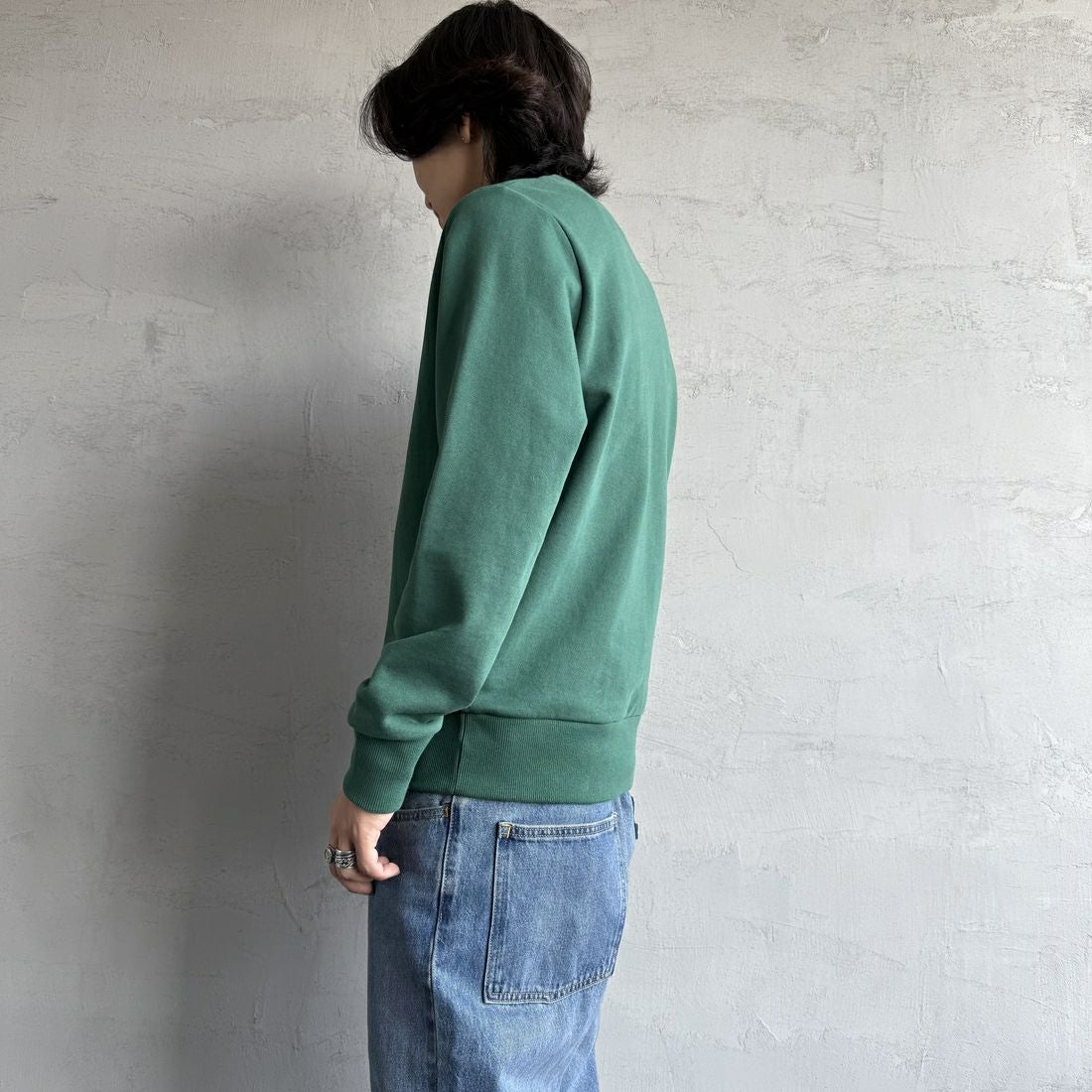 FRED PERRY [フレッドペリー] Chosen by Champions クルーネックスウェット [M1605] Z18 SPORT &&モデル身長：179cm 着用サイズ：M&&