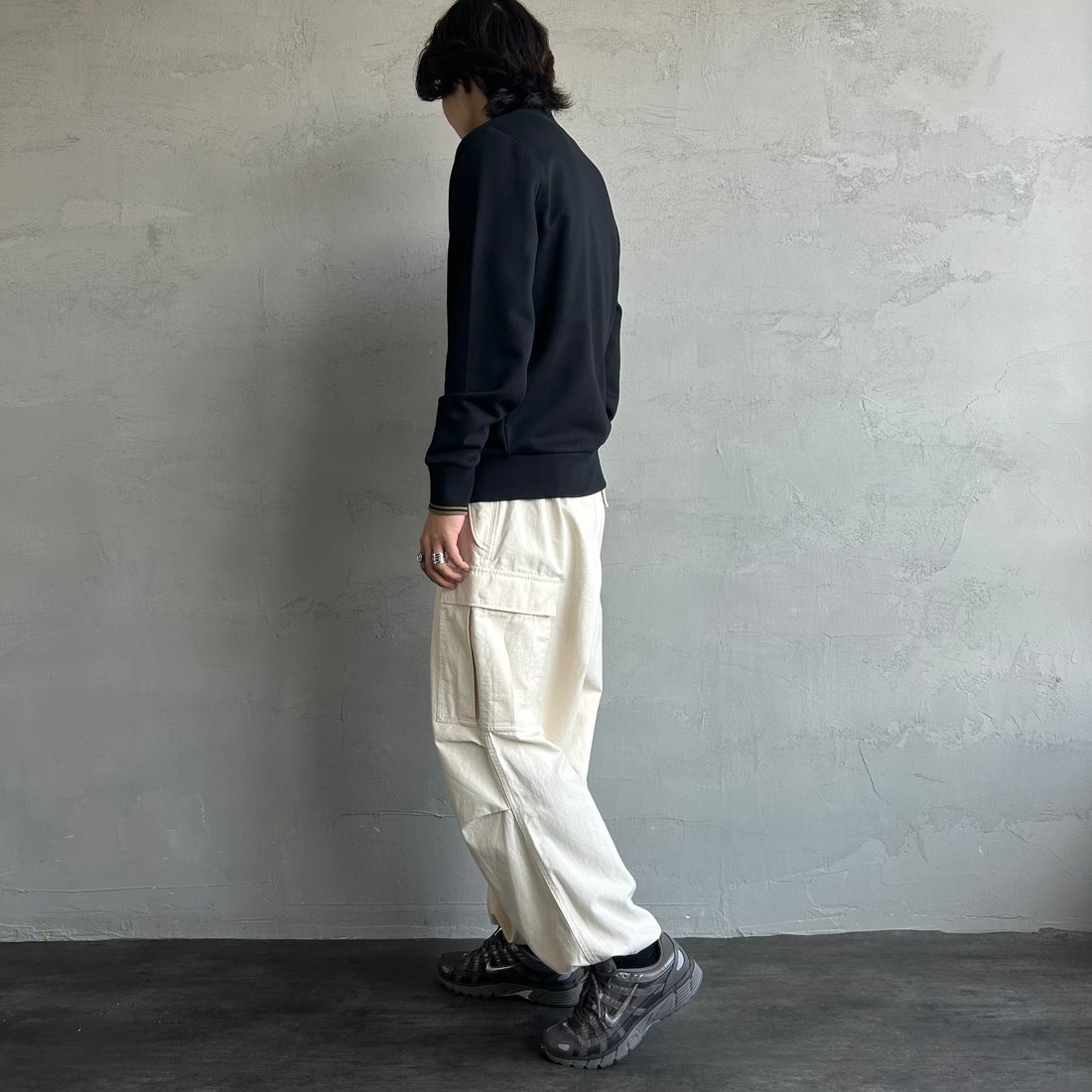 FRED PERRY [フレッドペリー] ジップスルースウェット [J1327] 102 BLACK &&モデル身長：179cm 着用サイズ：M&&