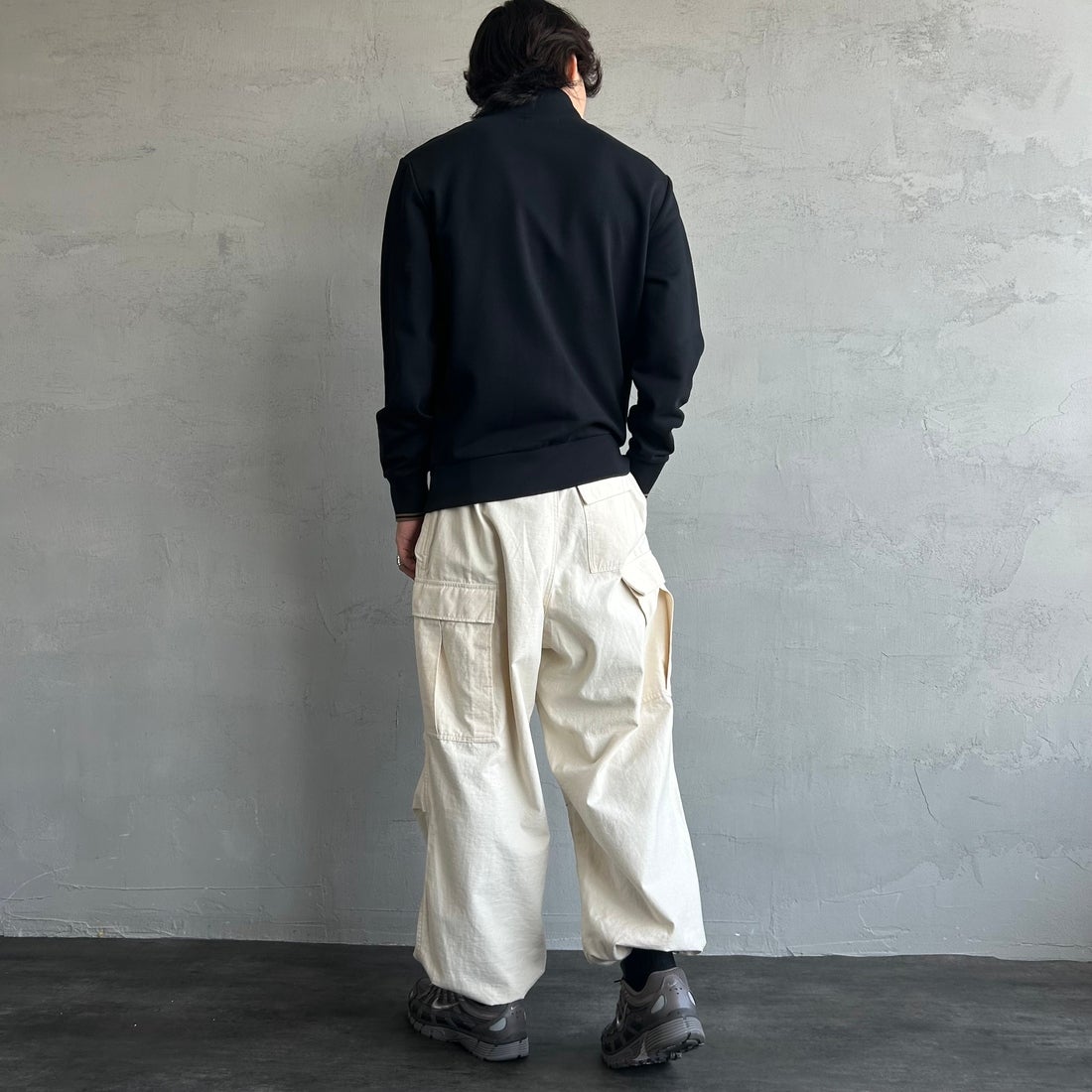 FRED PERRY [フレッドペリー] ジップスルースウェット [J1327] 102 BLACK &&モデル身長：179cm 着用サイズ：M&&