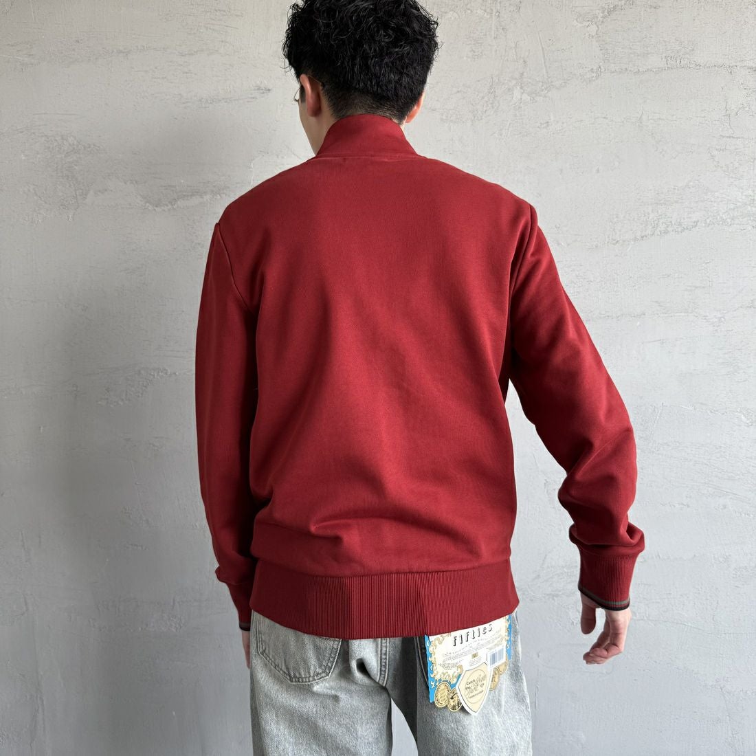 FRED PERRY [フレッドペリー] ジップスルースウェット [J1327] M02 BURNT &&モデル身長：168cm 着用サイズ：M&&