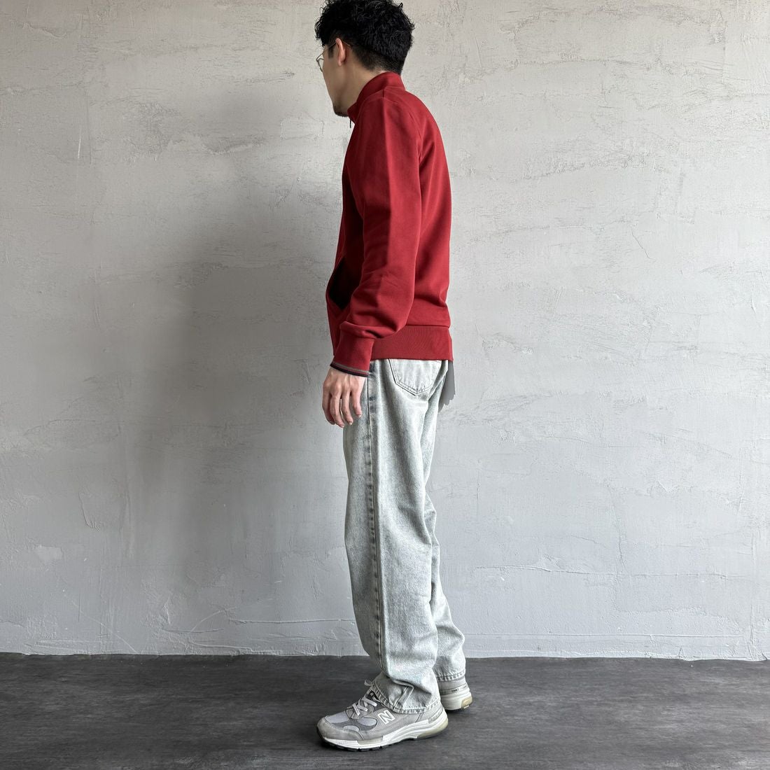 FRED PERRY [フレッドペリー] ジップスルースウェット [J1327] M02 BURNT &&モデル身長：168cm 着用サイズ：M&&