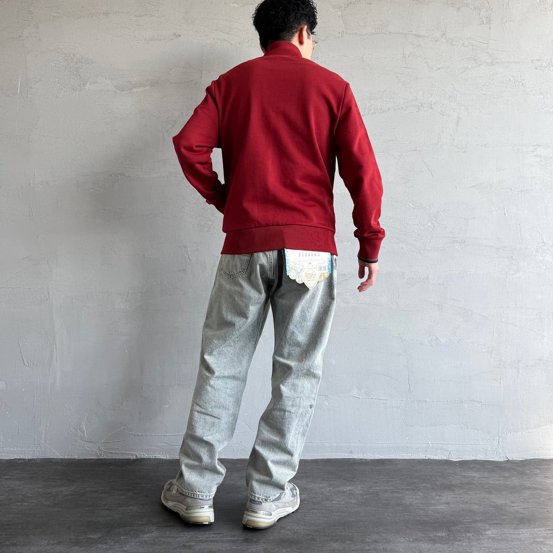 FRED PERRY [フレッドペリー] ジップスルースウェット [J1327] M02 BURNT &&モデル身長：168cm 着用サイズ：M&&