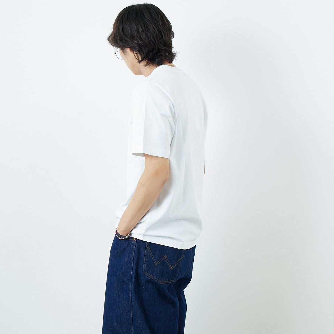 MAISON KITSUNE [メゾン キツネ] ハンドライティング コンフォートTシャツ [MM00126KJ7025] M186 WH/BK &&モデル身長：179cm 着用サイズ：S&&