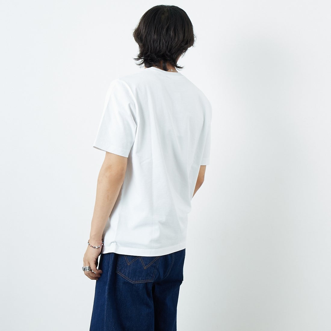 MAISON KITSUNE [メゾン キツネ] ハンドライティング コンフォートTシャツ [MM00126KJ7025] M186 WH/BK &&モデル身長：179cm 着用サイズ：S&&