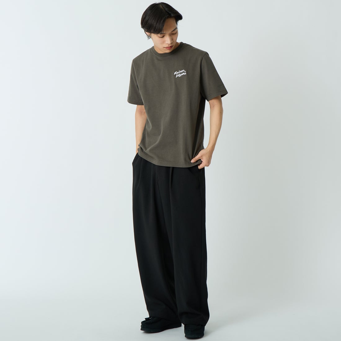 MAISON KITSUNE [メゾン キツネ] ハンドライティング コンフォートTシャツ [MM00126KJ7025] 0453 BELUG &&モデル身長：179cm 着用サイズ：M&&