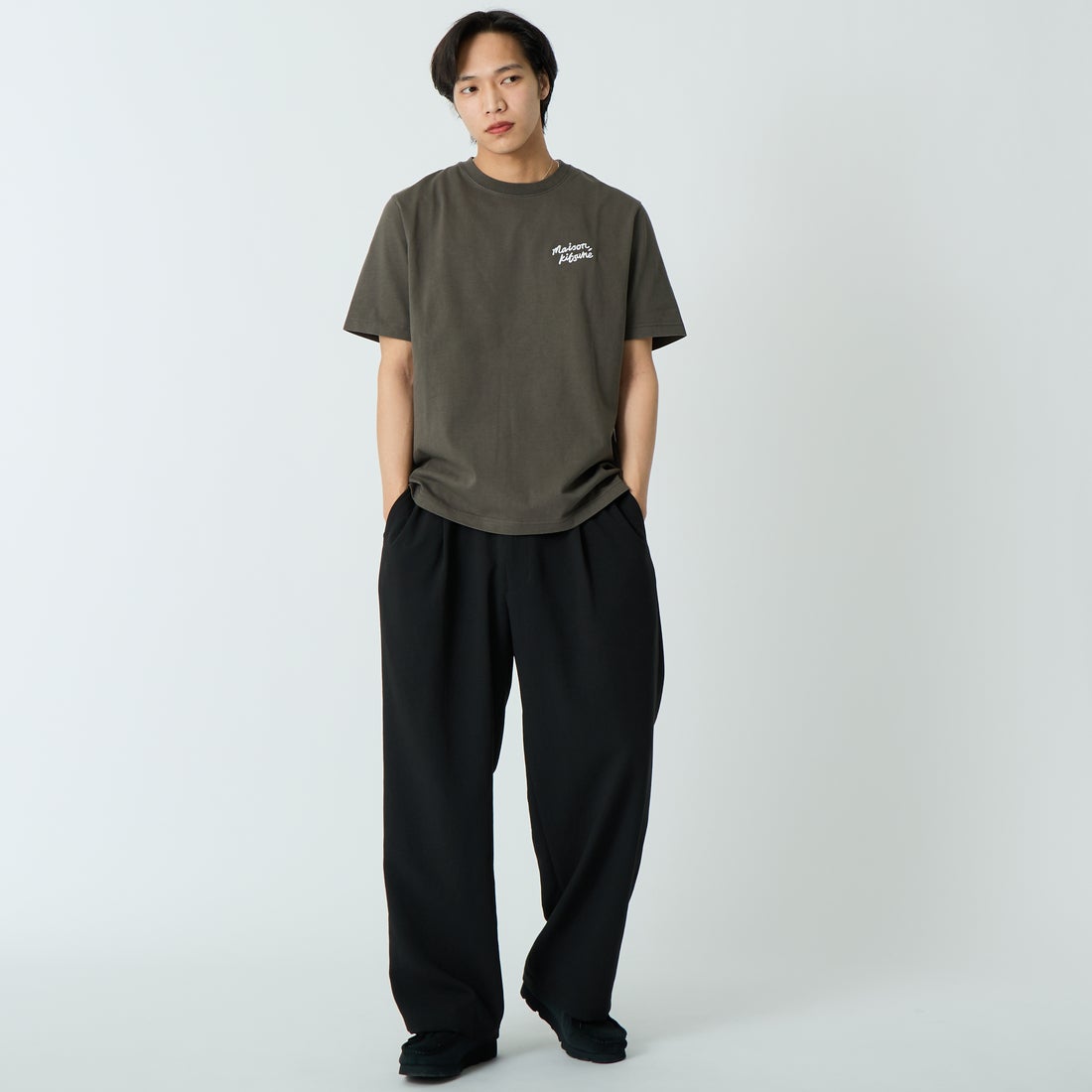 MAISON KITSUNE [メゾン キツネ] ハンドライティング コンフォートTシャツ [MM00126KJ7025] 0453 BELUG &&モデル身長：179cm 着用サイズ：M&&