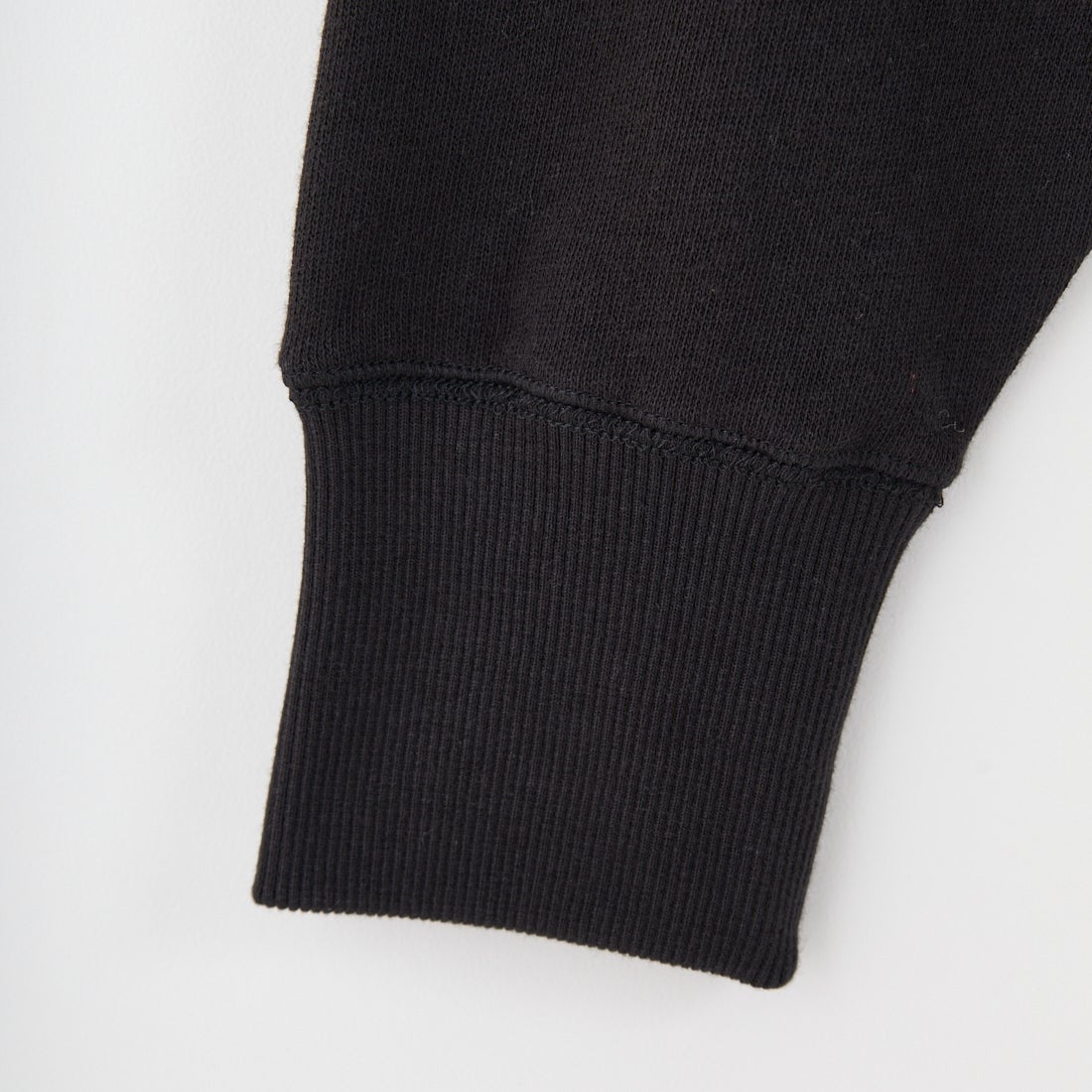 MANHATTAN PORTAGE [マンハッタンポーテージ] 別注 ロゴプリント カットオフスウェット [25FWMP-INL016-JF] BLACK