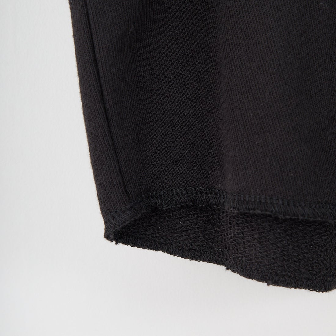 MANHATTAN PORTAGE [マンハッタンポーテージ] 別注 ロゴプリント カットオフスウェット [25FWMP-INL016-JF] BLACK