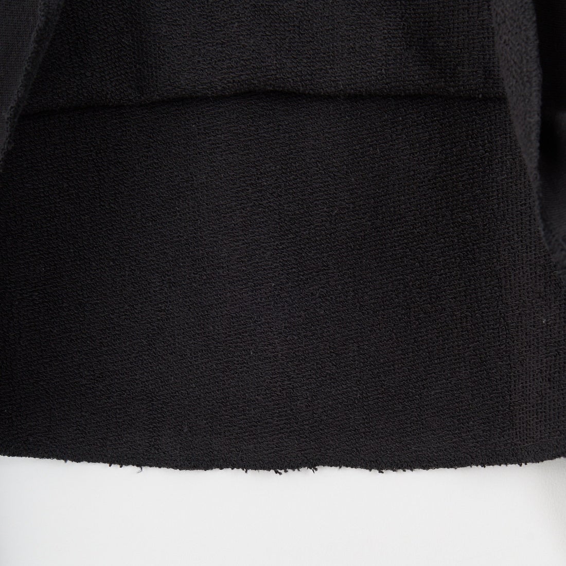 MANHATTAN PORTAGE [マンハッタンポーテージ] 別注 ロゴプリント カットオフスウェット [25FWMP-INL016-JF] BLACK