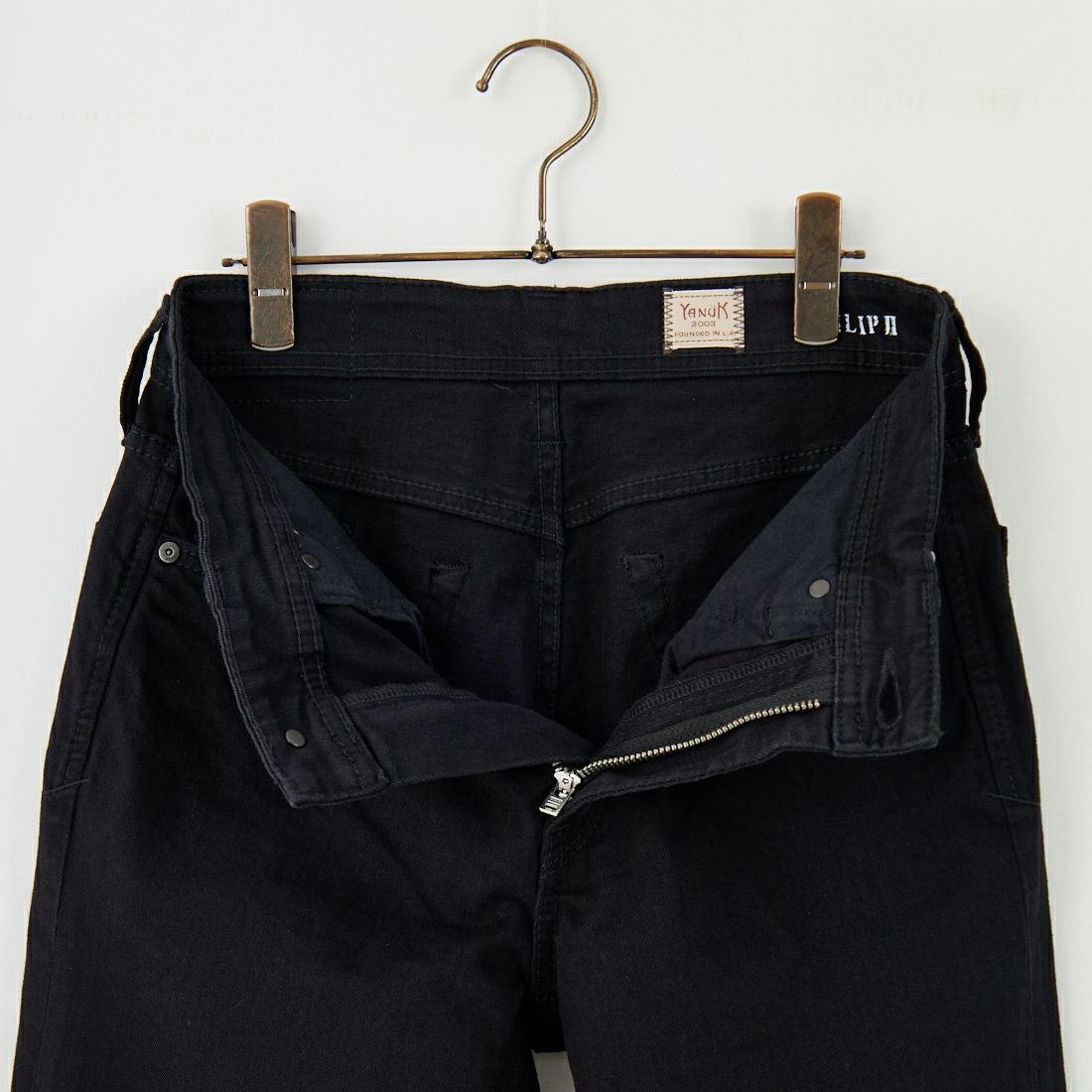 YANUK [ヤヌーク] テーパードデニム PHILIP2 [57253014] BLK