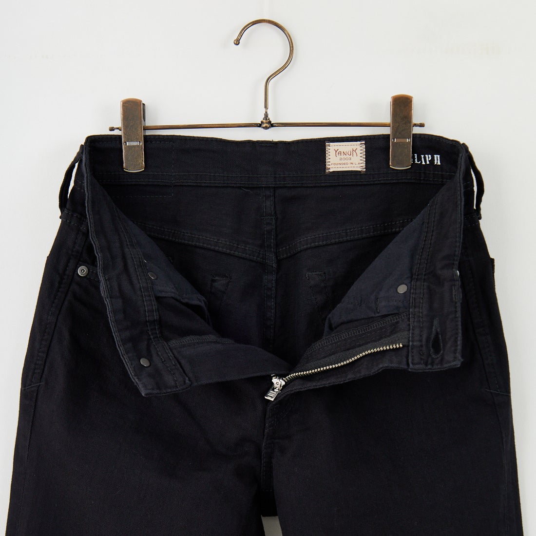YANUK [ヤヌーク] テーパードデニム PHILIP2 [57253014] BLK