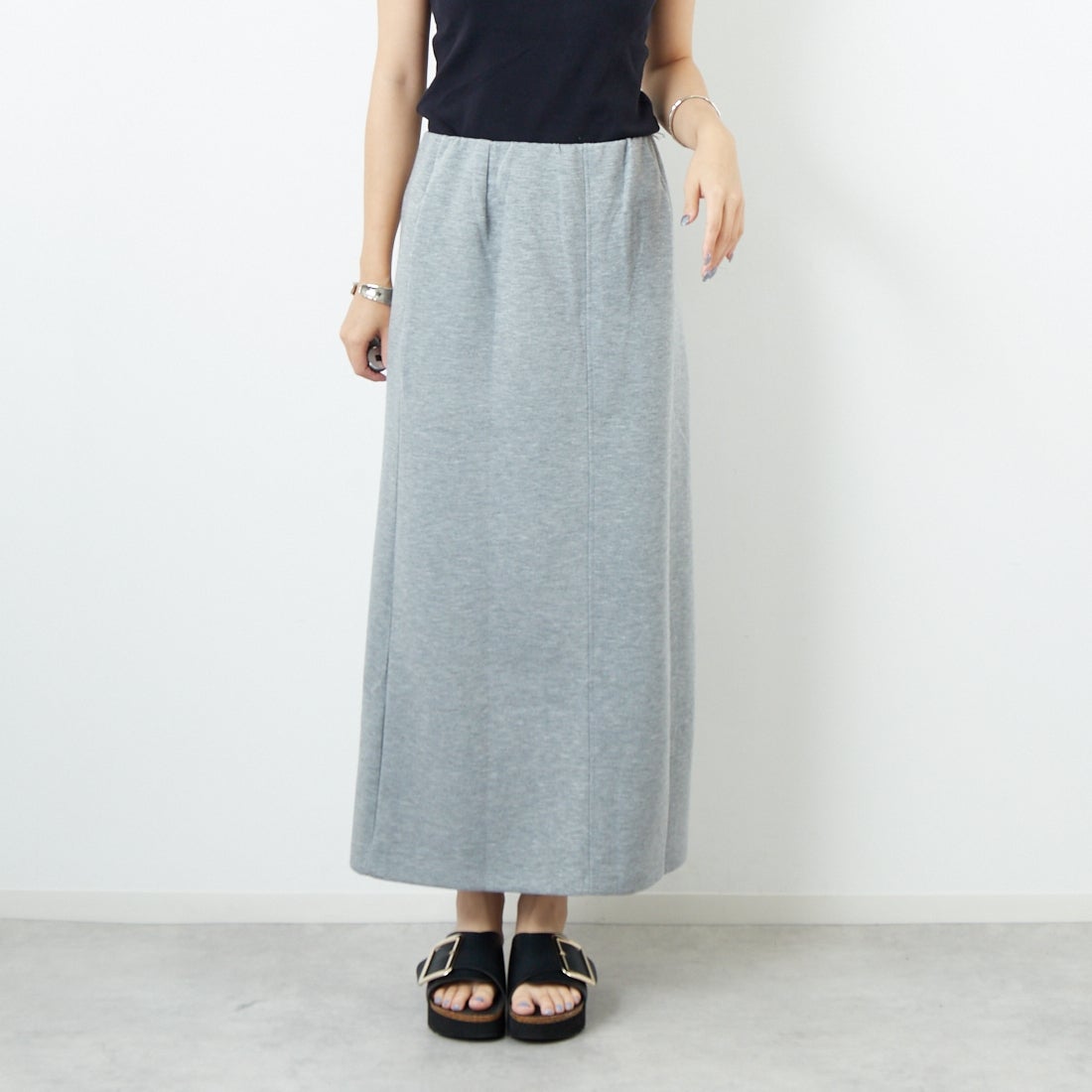 Maison de L'allure [メゾン ドゥ ラリュール] ダンボールナロースカート [M25132004] 07 GRAY &&モデル身長：167cm 着用サイズ：M&&