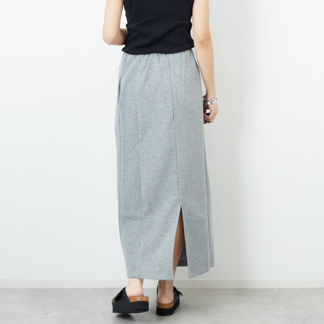 Maison de L'allure [メゾン ドゥ ラリュール] ダンボールナロースカート [M25132004] 07 GRAY &&モデル身長：167cm 着用サイズ：M&&