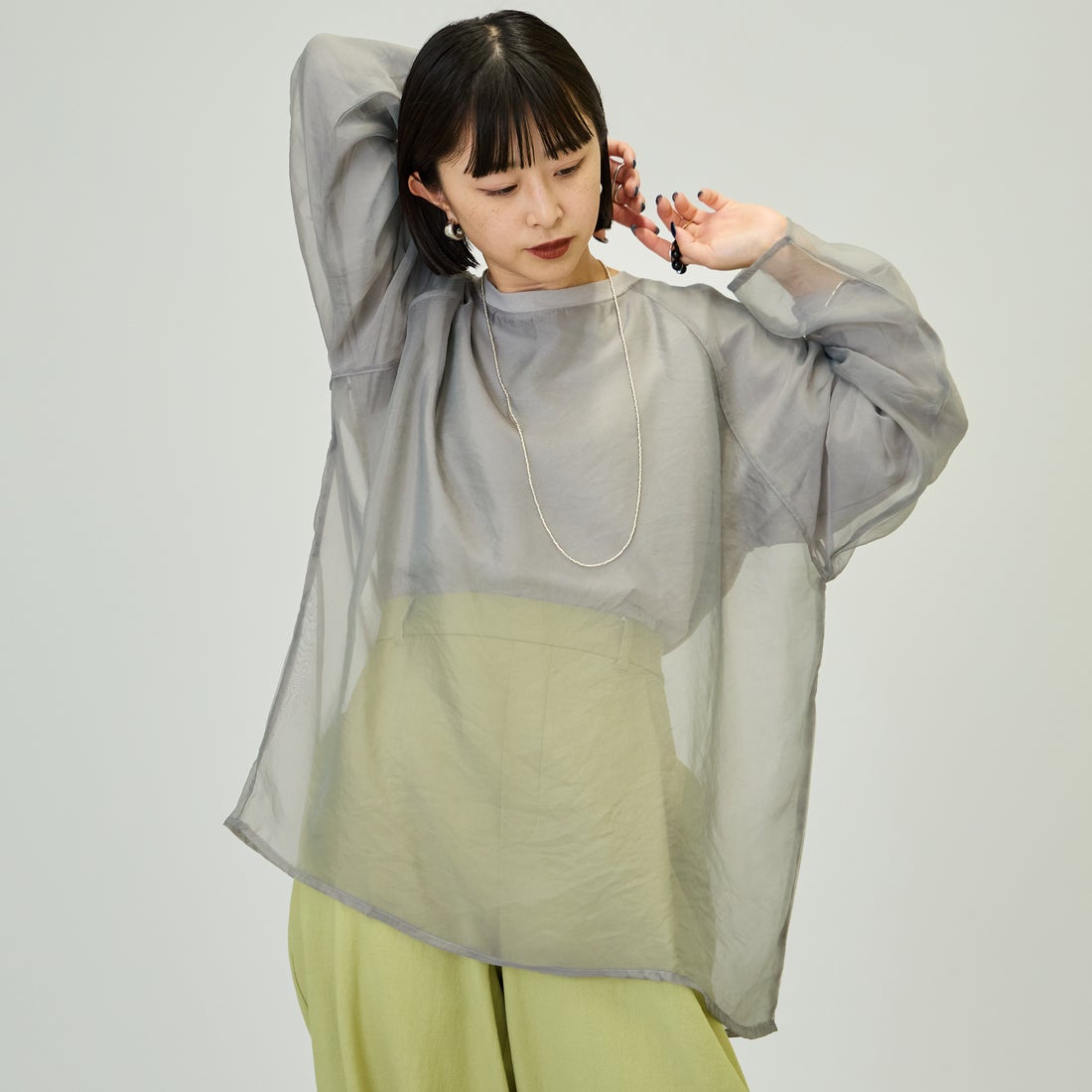 nenom [ネノム] ラグランシアーレイヤードTシャツ [NE25132014] 07 GRAY &&モデル身長：150cm 着用サイズ：F&&