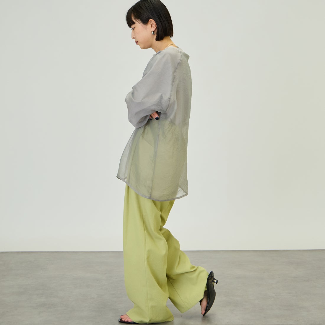 nenom [ネノム] ラグランシアーレイヤードTシャツ [NE25132014] 07 GRAY &&モデル身長：150cm 着用サイズ：F&&