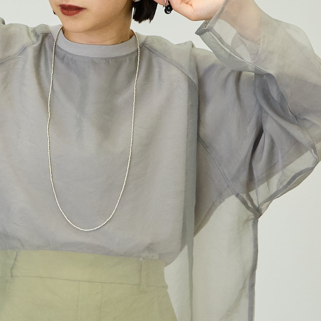 nenom [ネノム] ラグランシアーレイヤードTシャツ [NE25132014] 07 GRAY &&モデル身長：150cm 着用サイズ：F&&