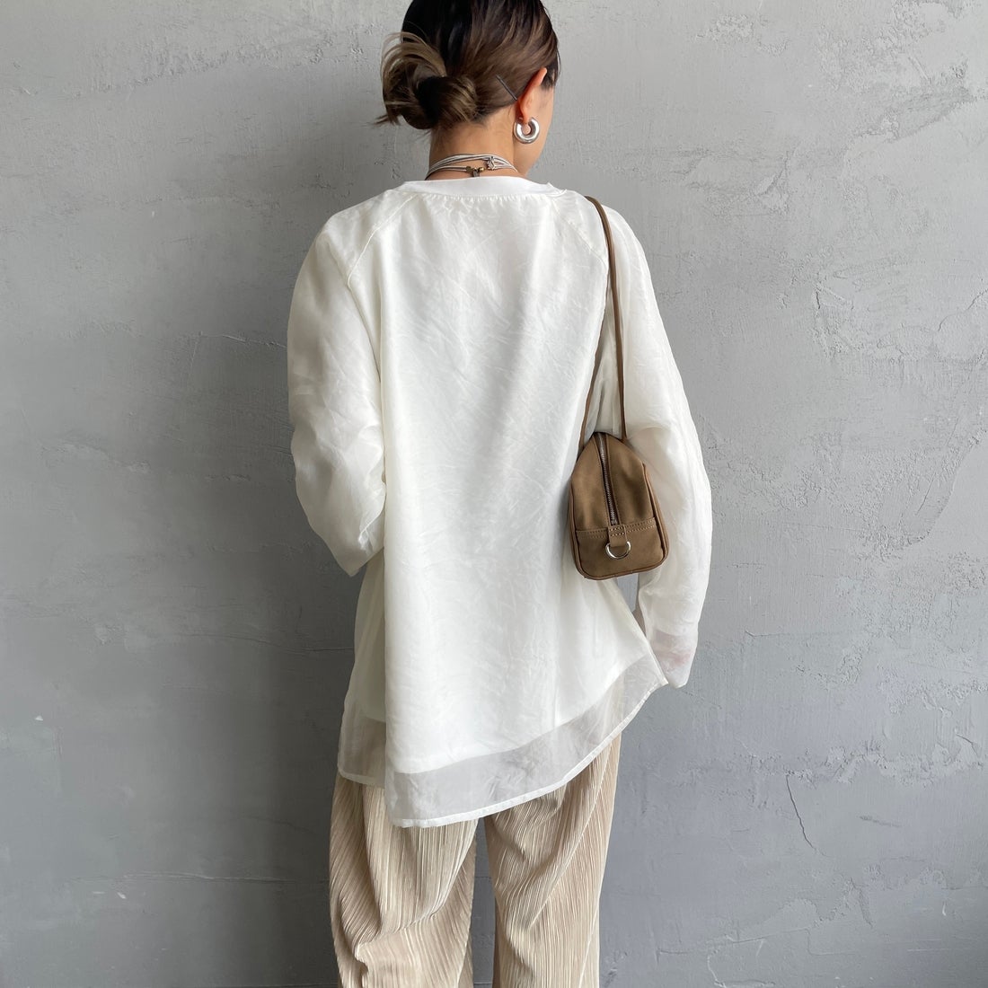 nenom [ネノム] ラグランシアーレイヤードTシャツ [NE25132014] 02 OFF &&モデル身長：150cm 着用サイズ：F&&