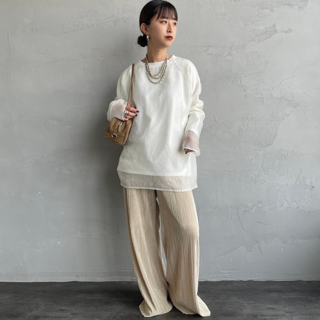 nenom [ネノム] ラグランシアーレイヤードTシャツ [NE25132014] 02 OFF &&モデル身長：150cm 着用サイズ：F&&