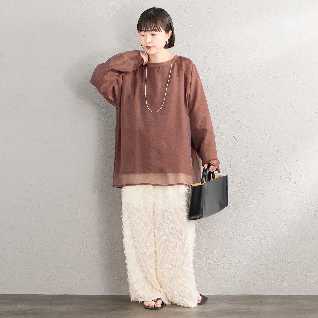 nenom [ネノム] ラグランシアーレイヤードTシャツ [NE25132014] 28 BROWN &&モデル身長：150cm 着用サイズ：F&&