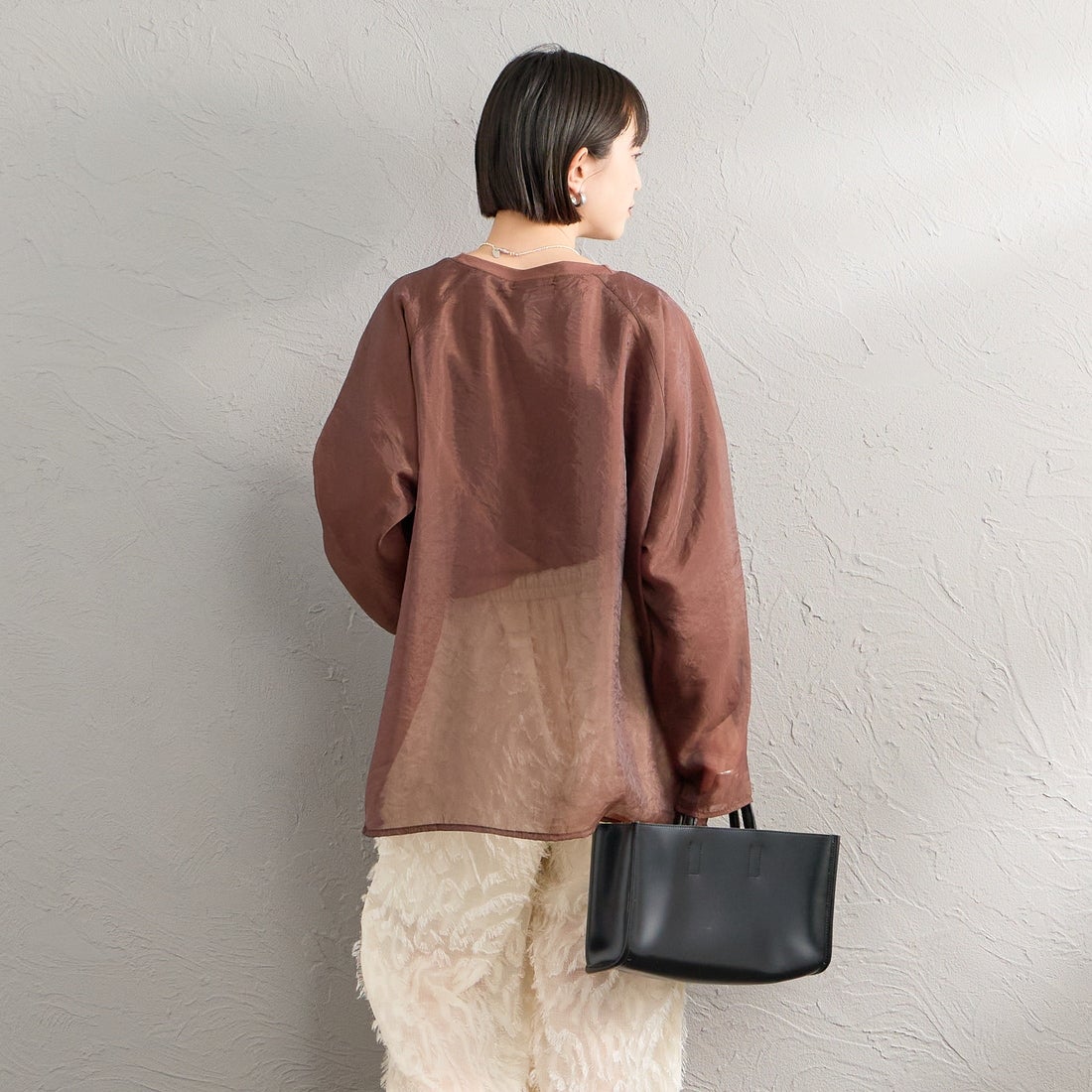 nenom [ネノム] ラグランシアーレイヤードTシャツ [NE25132014] 28 BROWN &&モデル身長：150cm 着用サイズ：F&&