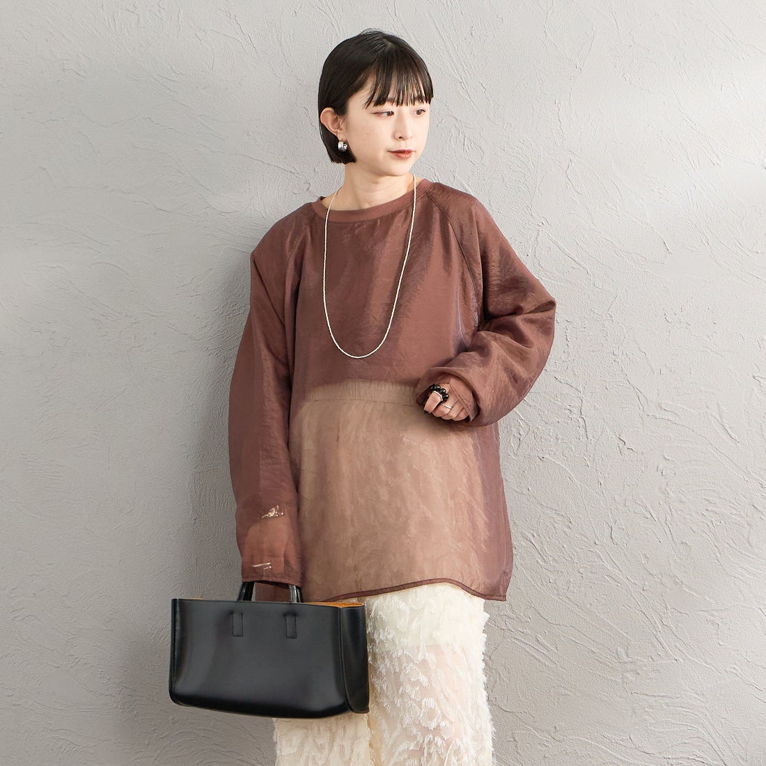 nenom [ネノム] ラグランシアーレイヤードTシャツ [NE25132014] 28 BROWN &&モデル身長：150cm 着用サイズ：F&&