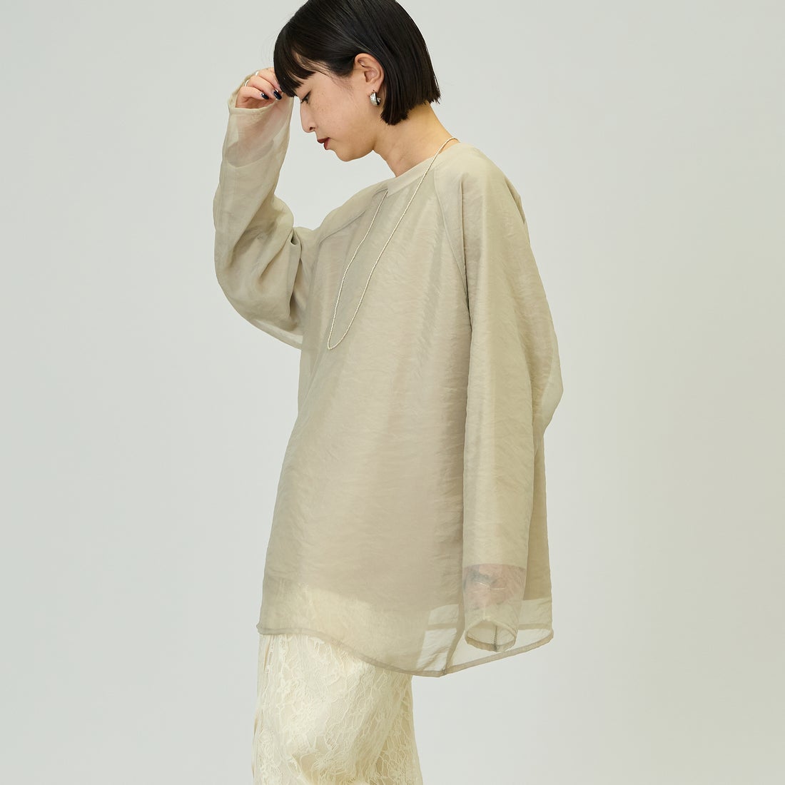 nenom [ネノム] ラグランシアーレイヤードTシャツ [NE25132014] 22 BEIGE &&モデル身長：150cm 着用サイズ：F&&
